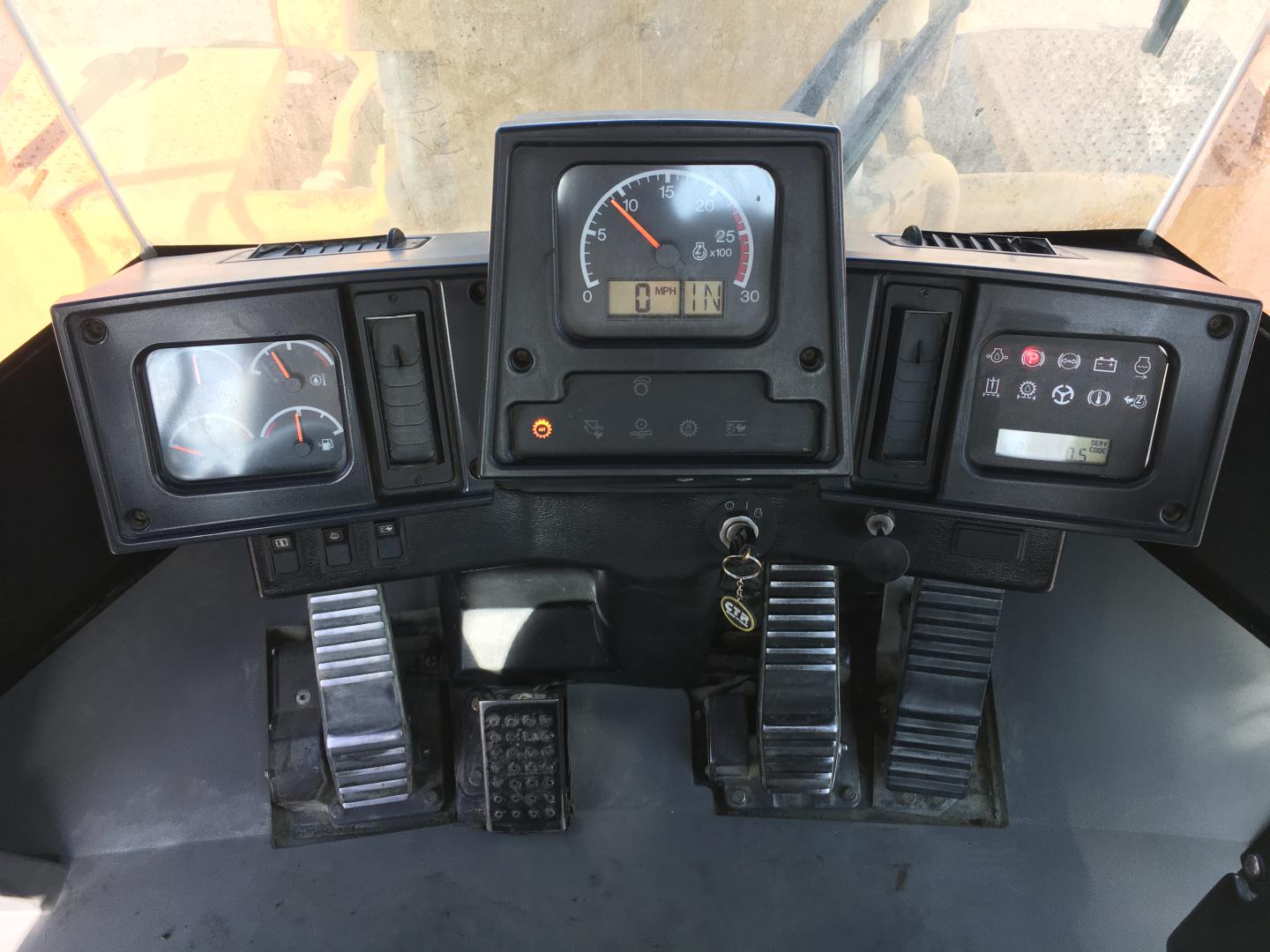 ./imagenes/INVOICE/2019/16760/CARGADOR FRONTAL 988G (50).JPG